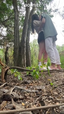 【真实大学生勾搭】，网约车司机野外车震，肥美白虎馒头逼，完美露脸，后入内射 截图11