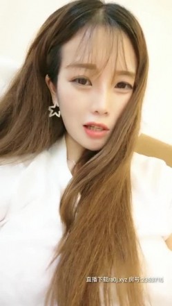 就喜欢这样的少妇，露脸颜值身材没得说，关键是够骚AV棒玩弄骚逼直接塞进去，逼都撑大了淫乱的表情 截图3
