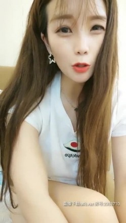 就喜欢这样的少妇，露脸颜值身材没得说，关键是够骚AV棒玩弄骚逼直接塞进去，逼都撑大了淫乱的表情 截图15
