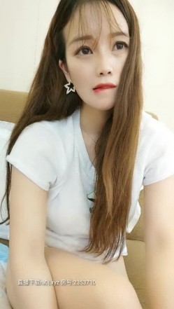 就喜欢这样的少妇，露脸颜值身材没得说，关键是够骚AV棒玩弄骚逼直接塞进去，逼都撑大了淫乱的表情 截图16