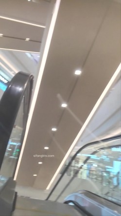 大骚包 超短紧身包臀裙还不穿内裤 截图2