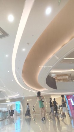 大骚包 超短紧身包臀裙还不穿内裤 截图4
