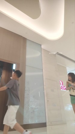 大骚包 超短紧身包臀裙还不穿内裤 截图5