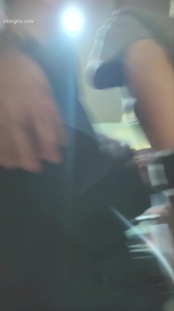 大骚包 超短紧身包臀裙还不穿内裤 截图9