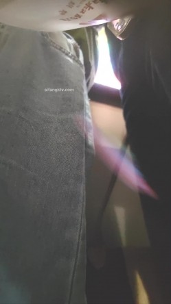 大骚包 超短紧身包臀裙还不穿内裤 截图11