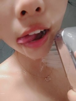 冒充舞蹈老师 让漂亮妹子拨开鲍鱼 看看是否处女 截图4