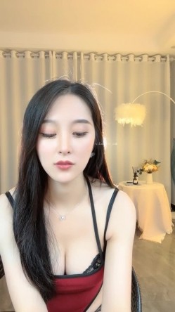 新人！正宗绿播下海~【做你意中人】高跟长腿~顶级颜值！~~极不极品各位大哥说了算~！起码录了她半个月 截图12