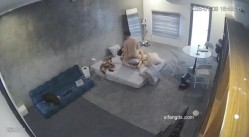 黑客破解家庭网络摄像头偷拍住毛坯房的年轻情侣疯狂做爱有时一天做爱几次 截图4