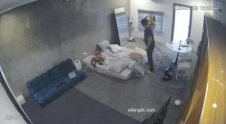 黑客破解家庭网络摄像头偷拍住毛坯房的年轻情侣疯狂做爱有时一天做爱几次 截图6