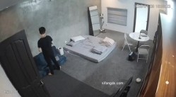 黑客破解家庭网络摄像头偷拍住毛坯房的年轻情侣疯狂做爱有时一天做爱几次 截图7