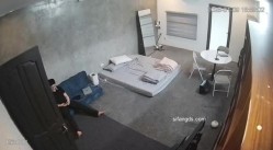 黑客破解家庭网络摄像头偷拍住毛坯房的年轻情侣疯狂做爱有时一天做爱几次 截图8