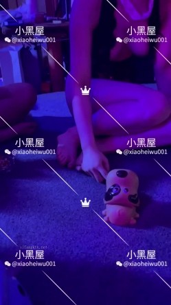 最新流出新时代网黄V信推特人气调教大咖xiaoheiwu私拍，多位极品小姐姐啪啪露出野战调教各种花样完整版 截图2