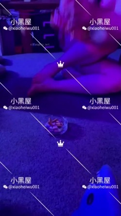 最新流出新时代网黄V信推特人气调教大咖xiaoheiwu私拍，多位极品小姐姐啪啪露出野战调教各种花样完整版 截图3