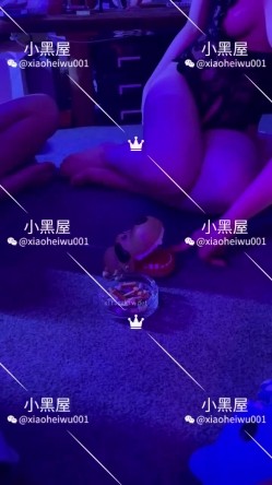最新流出新时代网黄V信推特人气调教大咖xiaoheiwu私拍，多位极品小姐姐啪啪露出野战调教各种花样完整版 截图4