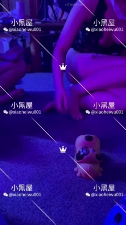 最新流出新时代网黄V信推特人气调教大咖xiaoheiwu私拍，多位极品小姐姐啪啪露出野战调教各种花样完整版 截图5