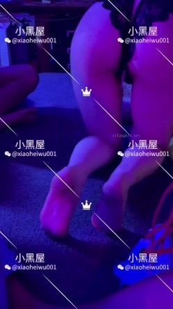 最新流出新时代网黄V信推特人气调教大咖xiaoheiwu私拍，多位极品小姐姐啪啪露出野战调教各种花样完整版 截图6