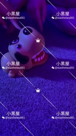 最新流出新时代网黄V信推特人气调教大咖xiaoheiwu私拍，多位极品小姐姐啪啪露出野战调教各种花样完整版 截图15