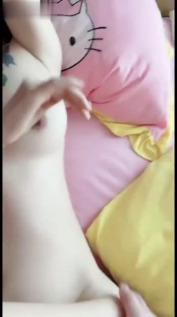 约啪邻家熟女 ️扛起双腿长枪直入~一顿火力输出爆叉~满脸笑容~叫声令人陶醉 ️所有的不自信都源于火力不足！ 截图12
