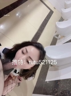 【淫荡母狗 ️完美露脸】肥臀小骚货『兔兔』VIP群+秀禾群露脸口交3P最强私拍流出③被单男前后夹鸡 高清720P原版 截图5