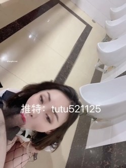 【淫荡母狗 ️完美露脸】肥臀小骚货『兔兔』VIP群+秀禾群露脸口交3P最强私拍流出③被单男前后夹鸡 高清720P原版 截图6