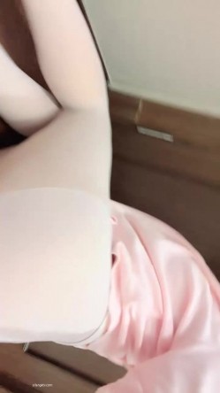 【京鱼儿】19岁童颜巨乳情趣黑丝 跳蛋自慰 爆流白浆 喷水！ 截图1