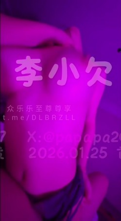 推特第一奶骑，07年天然E罩杯舞蹈练习生「李小欠儿」浑身是宝玫瑰穴，女上位爆乳诱惑，霓虹的灯光血管膨胀，勒脖子后入被操得奶子乱飞 截图3