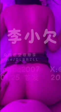推特第一奶骑，07年天然E罩杯舞蹈练习生「李小欠儿」浑身是宝玫瑰穴，女上位爆乳诱惑，霓虹的灯光血管膨胀，勒脖子后入被操得奶子乱飞 截图16