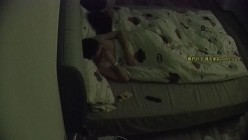 酒店针孔偷拍甜美女友更换床单后对男友的小弟弟有所企图 截图1