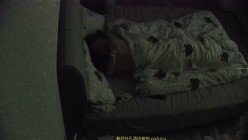 酒店针孔偷拍甜美女友更换床单后对男友的小弟弟有所企图 截图7