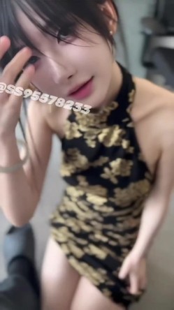 极品反差婊 清纯超高颜值女神Song老师，又骚又淫又欲，能亵玩之岂不爽哉 截图4