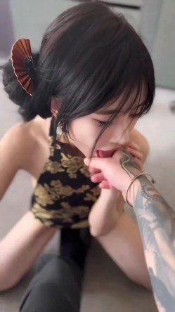 极品反差婊 清纯超高颜值女神Song老师，又骚又淫又欲，能亵玩之岂不爽哉 截图7