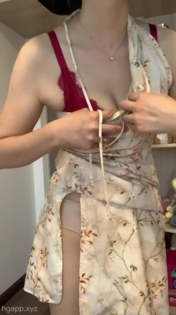 ️精品推荐 ️良家少妇『依依 』情趣制服淫语自慰合集 截图4