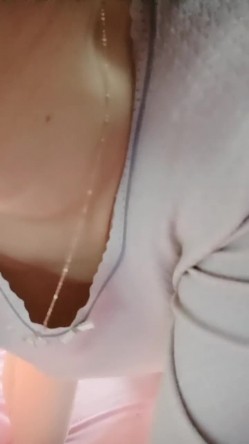 风味十足 极品少妇【小阿姨来了】为生活~在出租屋大秀直播~！强烈推荐，很有味道的小姐姐，完美奶子~！ 截图4