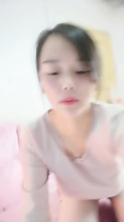 风味十足 极品少妇【小阿姨来了】为生活~在出租屋大秀直播~！强烈推荐，很有味道的小姐姐，完美奶子~！ 截图7