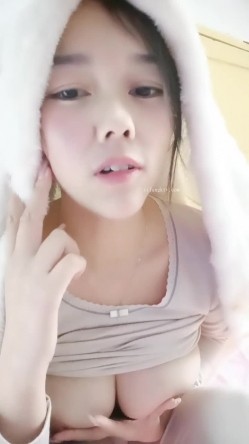 风味十足 极品少妇【小阿姨来了】为生活~在出租屋大秀直播~！强烈推荐，很有味道的小姐姐，完美奶子~！ 截图9