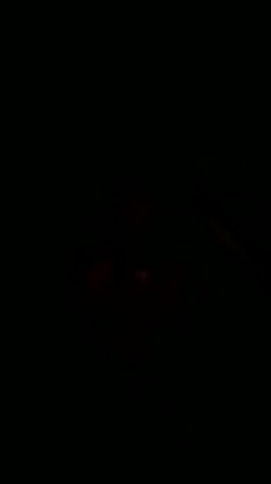 大奶骚妹夜晚驾车和炮友户外车震，摇下车窗掏出奶子呻吟，路边退下衣服深喉口交，后座骑乘猛操回家再继续操 截图7