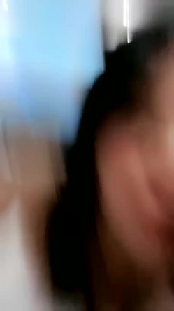 大奶骚妹夜晚驾车和炮友户外车震，摇下车窗掏出奶子呻吟，路边退下衣服深喉口交，后座骑乘猛操回家再继续操 截图12