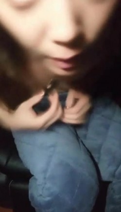 高颜值小姐姐 户外车震 开裆黑丝 掰开逼逼让炮友吃 口交 口活不错 猛猛的吃 射到嘴里 非常精彩 截图16