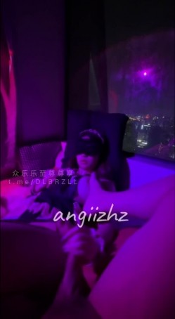 推特原创社畜涩图收藏家「黄色废料」性爱迷离夜，暗光环境做爱，深喉口交，打飞机调情，女上位骑乘，无套内射 截图4