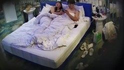 安防酒店摄像头偷拍校园嘻哈时尚美女和爱舔脚变态男友啪啪 截图3