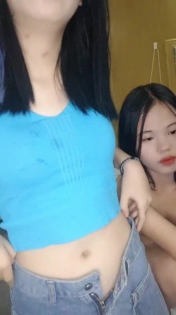 18岁表妹梦涵 ️：啊啊啊不要不要，高潮了，你喷水了，我操到她喷水了，床都湿了，啊啊啊用力用力好舒服射进来，又内射。对话超级有意思 截图4