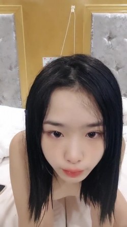18岁表妹梦涵 ️：啊啊啊不要不要，高潮了，你喷水了，我操到她喷水了，床都湿了，啊啊啊用力用力好舒服射进来，又内射。对话超级有意思 截图8