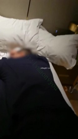 高门槛梦幻联动，顶级绿帽网红大咖联手【绿帽女友 你的大婊姐】，当着男友的面给戴绿帽子 截图5