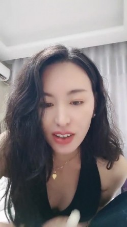 新人御姐！超级漂亮~【大白兔乖乖】啪啪自慰~气质一流！最有气质，最有味道，女神在此你心动了吗？ 截图3