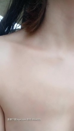 户外无敌小骚妞，全裸自慰呻吟给大哥口交，激情户外无视旁边路过的大爷，站着激情后入啪啪揉奶子 截图15