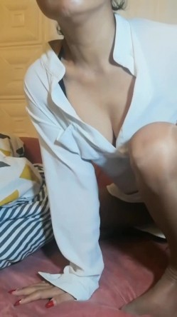 风韵犹存的熟女阿姨，超会撩逗人，一举一动都带着风情，三言两语让你射，信不信我能玩死你，微微的嘴角，霸气妩媚2！ 截图15