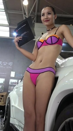 【车模】车展偷拍模特 车模 角度刁钻，全方位视角 截图1