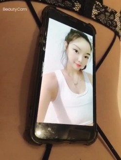 纯情的校园妹纸，逛了一天累趴在床上，可还是很享受性爱的欢乐，滑一下就进去她立马呻吟了起来！ 截图4