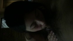 85年的良家人妻，偷吃的快乐，一大早就起来了，想着要吃肉棒，吃得还很仔细！ 截图1