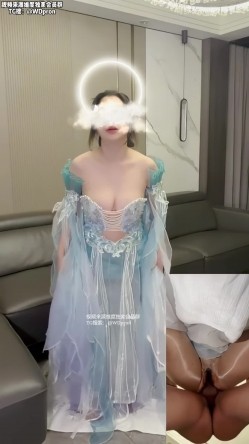 武汉绿帽情侣博主「丝袜小淫妻」《古装大奶母狗》穿着肉丝被无套抽插，摸着大奶子无套内射 截图4